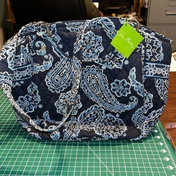 Vera Bradley Quilted Glenna Blue Bandana - Picture 1 of 7